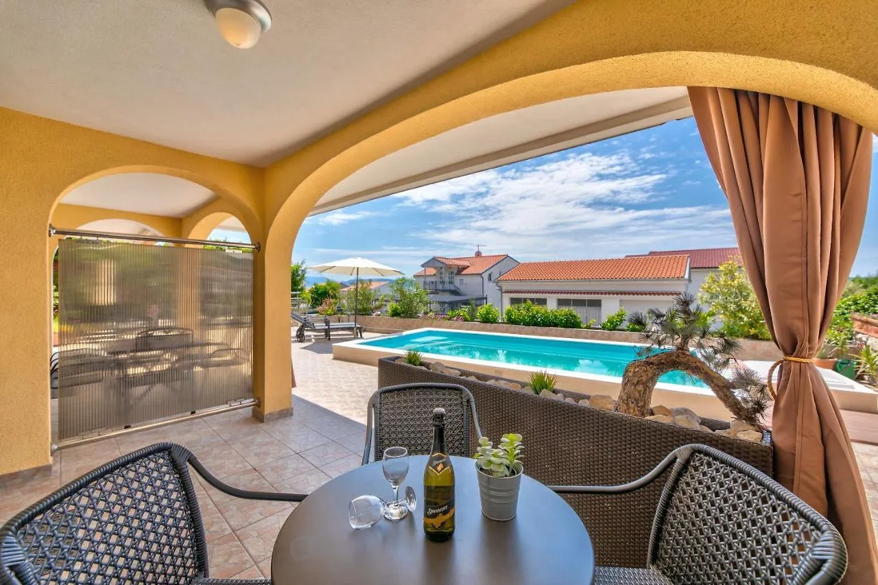 Apartments Novoselic Dramalj