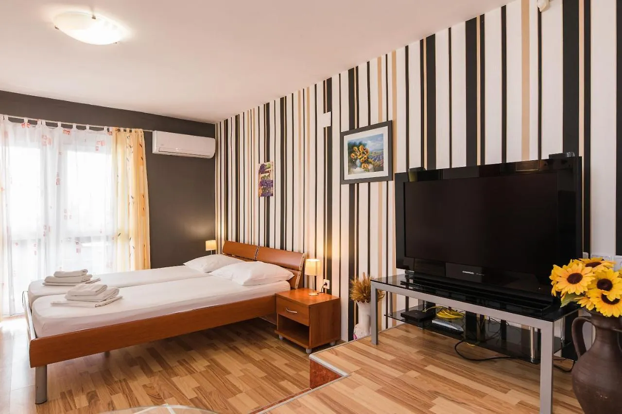 Apartments Novoselic Dramalj 0*,