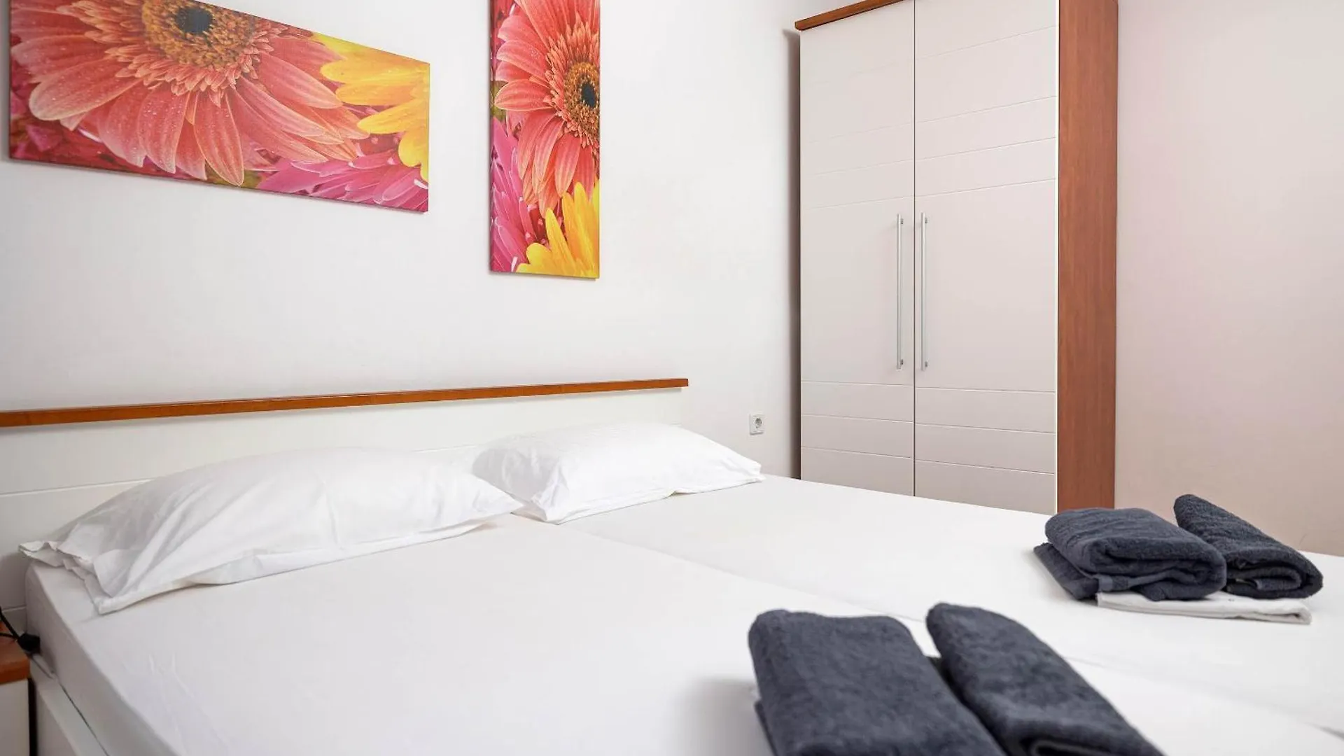 Apartments Novoselic Dramalj